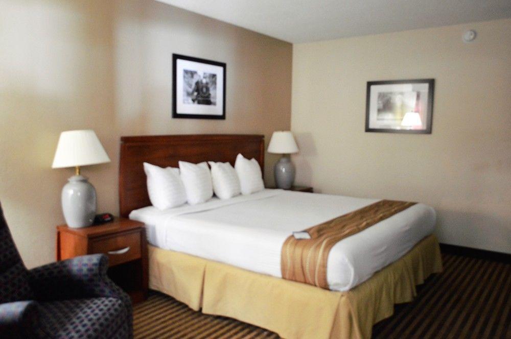 Best Western Hospitality House Emporia Bagian luar foto