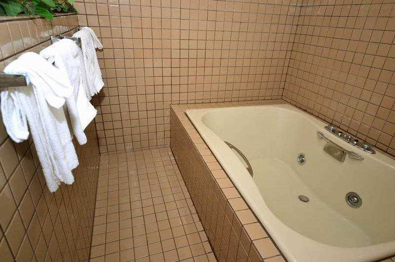 Best Western Hospitality House Emporia Bagian luar foto