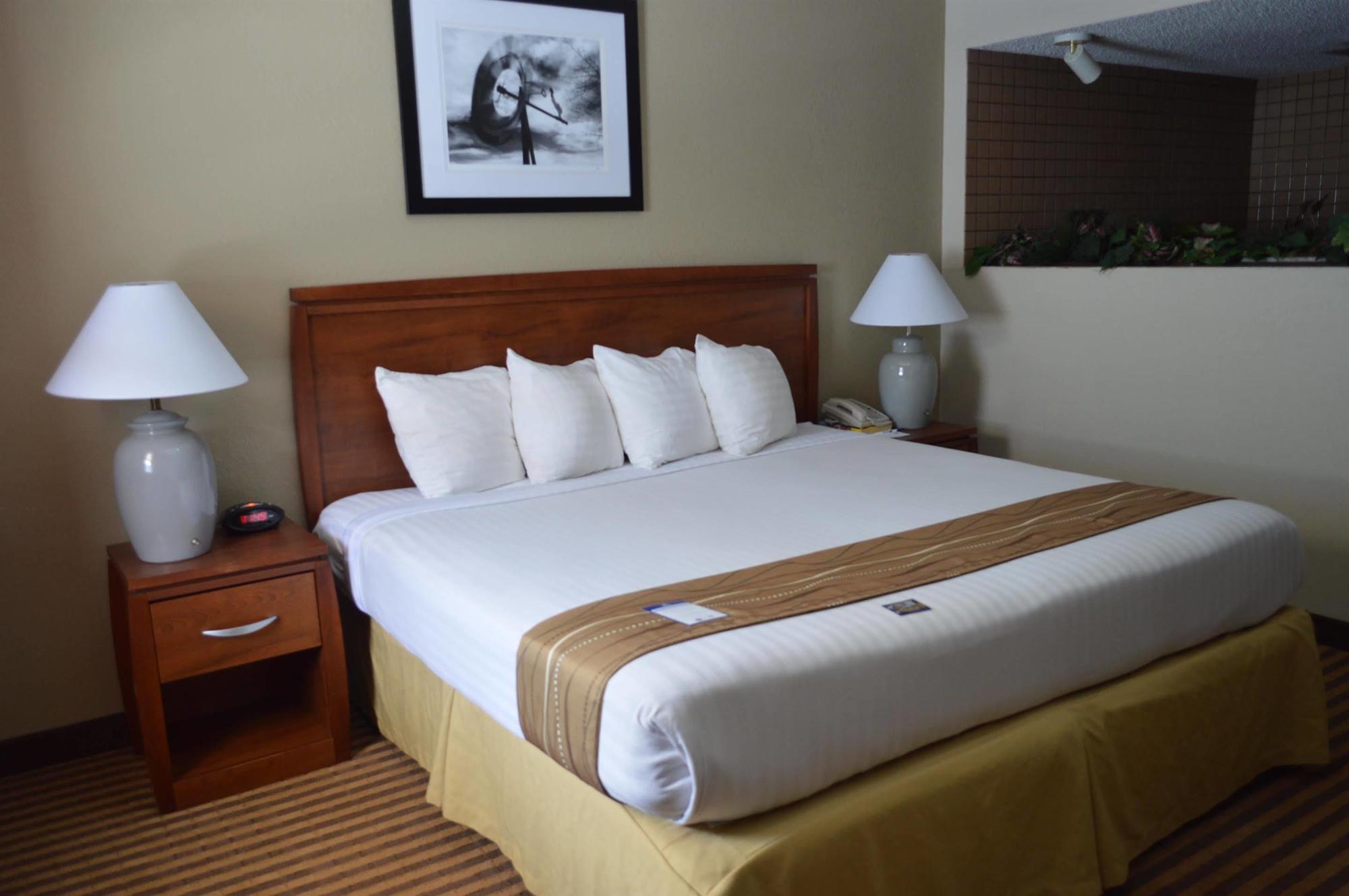 Best Western Hospitality House Emporia Bagian luar foto