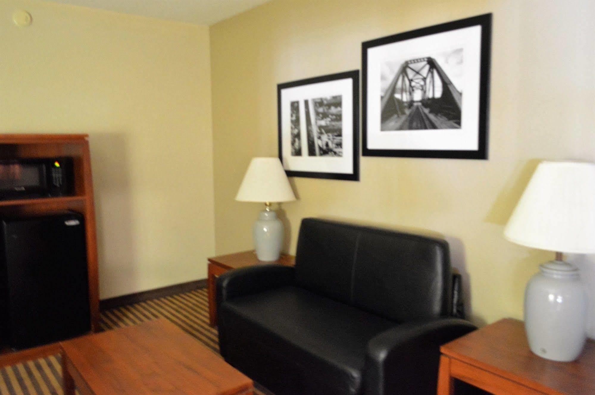 Best Western Hospitality House Emporia Bagian luar foto